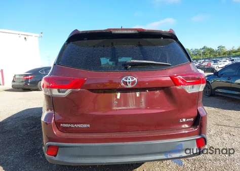 2018 Toyota Highlander Le Plus z USA, uszkodzony, nr VIN 5TDBZRFH9JS835657